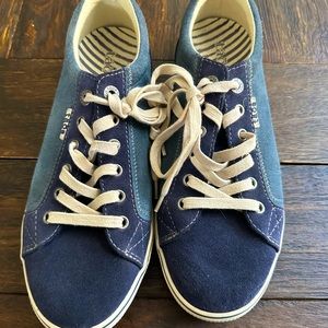Taos retro star women’s size 10.5.  Two tone blue suede, exc. used condition!